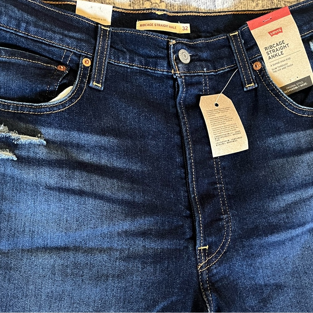 Levi's Ribcage Straight Ankle Distressed Jeans - Picture 15 of 15